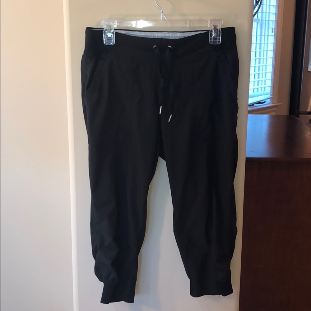 CALVIN KLEIN CROPPED ATHLETIC PANTS ✔️
